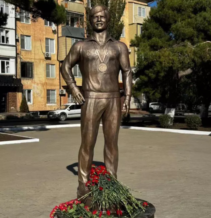 Monument to legendary Soviet wrestler Vladimir Yumin installed in Dagestan