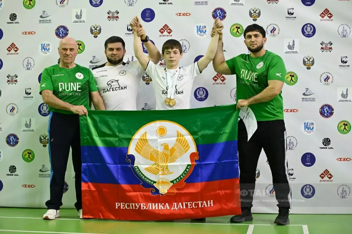 Weightlifter from Dagestan wins Russian championship