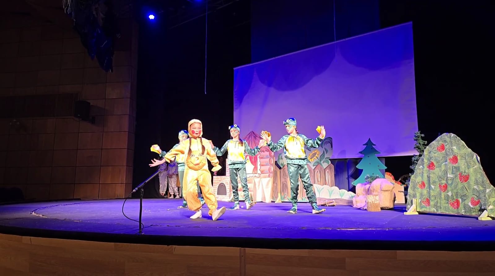 Makhachkala hosts IX Festival of Russian Folk and Dagestani Fairy Tales 