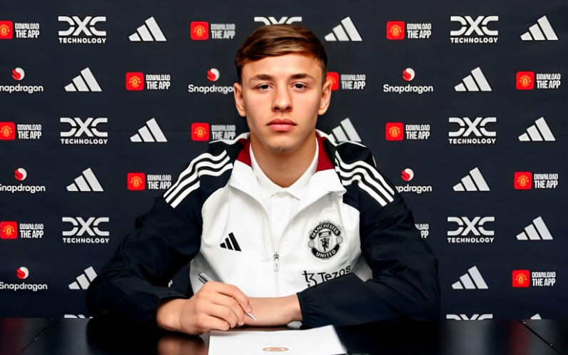 Manchester United takes 17-year-old native of Dagestan