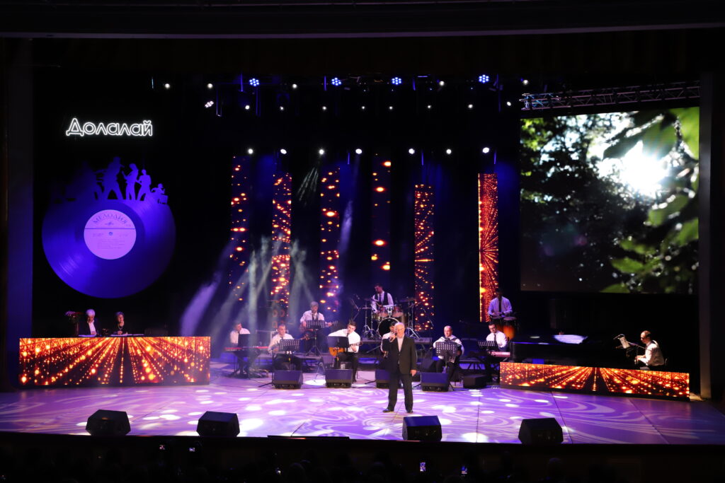 Dagestan hosts second 'Dolalai' pop retro festival 