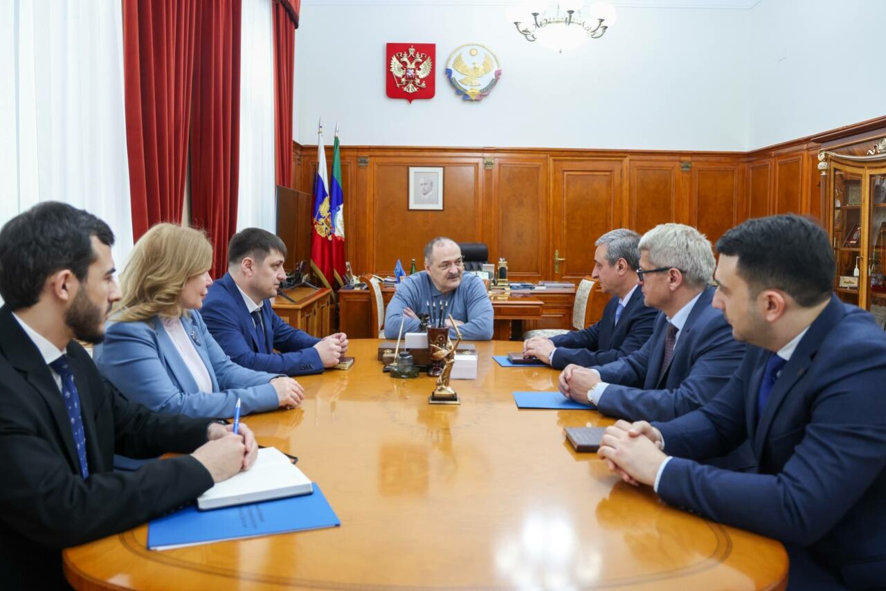 Sergei Melikov meets with Dagestan's Permanent Representatives in Baku and Iran