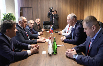 Abdulmuslim Abdulmuslimov meets with governor of Kherson region Vladimir Saldo