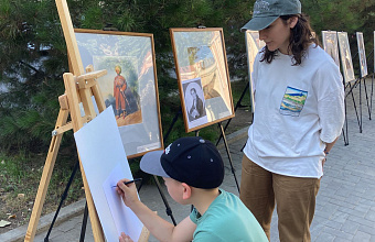 Makhachkala hosts mobile exhibition of graphic works "Costumes of the Caucasus"