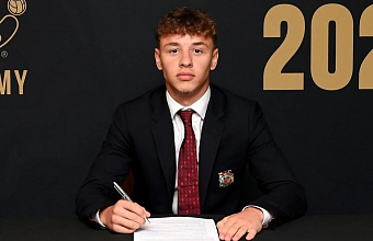"Manchester United" signs contract with Dagestani Amir Ibragimov