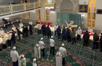 Muslims from all over Caucasus visit exhibition of holy relics in Dagestan